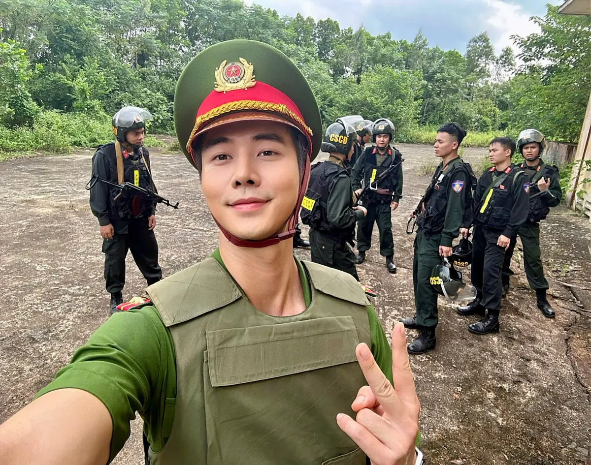 NSND Trung Anh và dàn cast hào hứng chờ Lằn ranh lên sóng - Ảnh 7.