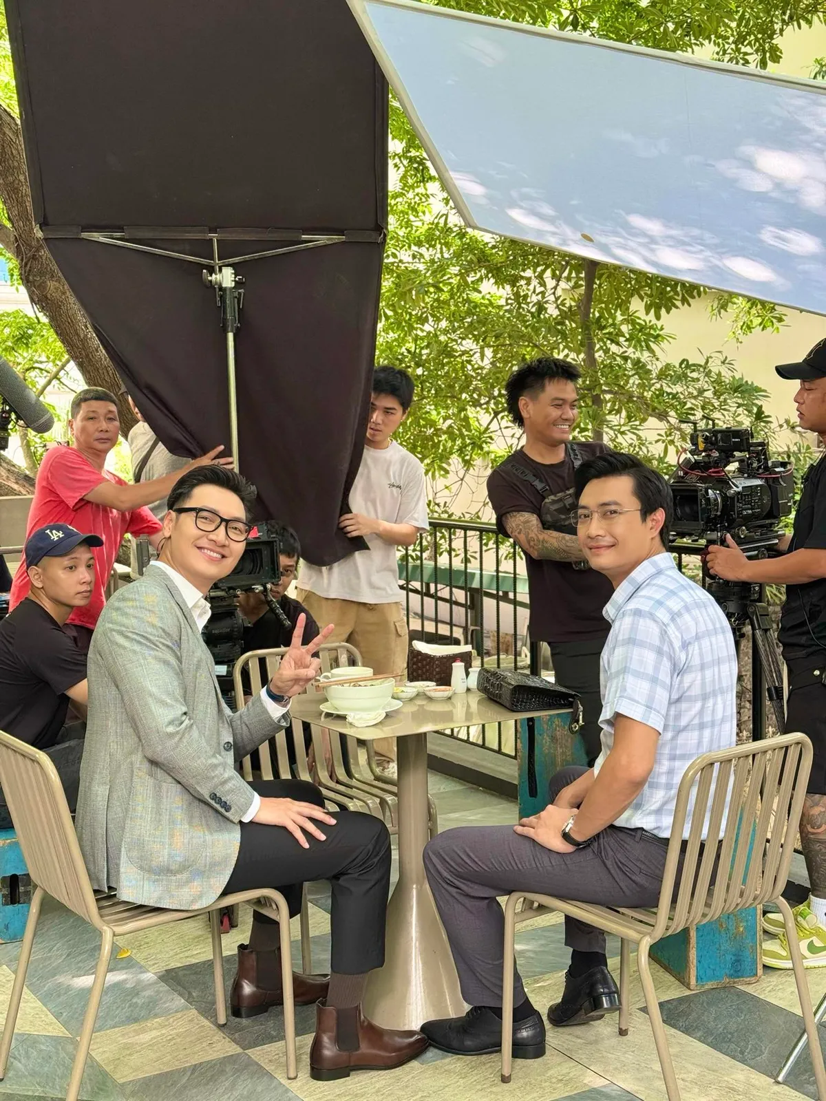 NSND Trung Anh và dàn cast hào hứng chờ Lằn ranh lên sóng - Ảnh 3.