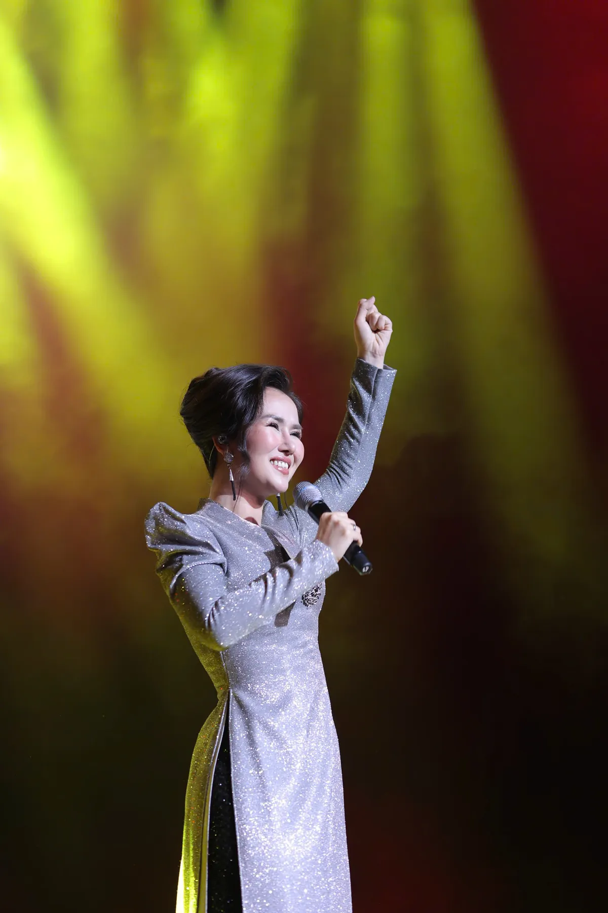 Ấn tượng đêm nhạc khép lại Lễ hội Khinh khí cầu và Nghệ thuật Lâm Đồng 2025 - Ảnh 1.