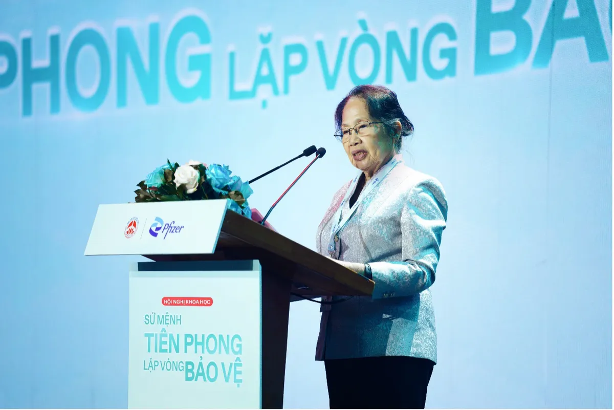 Virus hợp bào hô hấp RVS "thầm lặng" gây nguy hiểm cho cả người già và trẻ nhỏ - Ảnh 2.