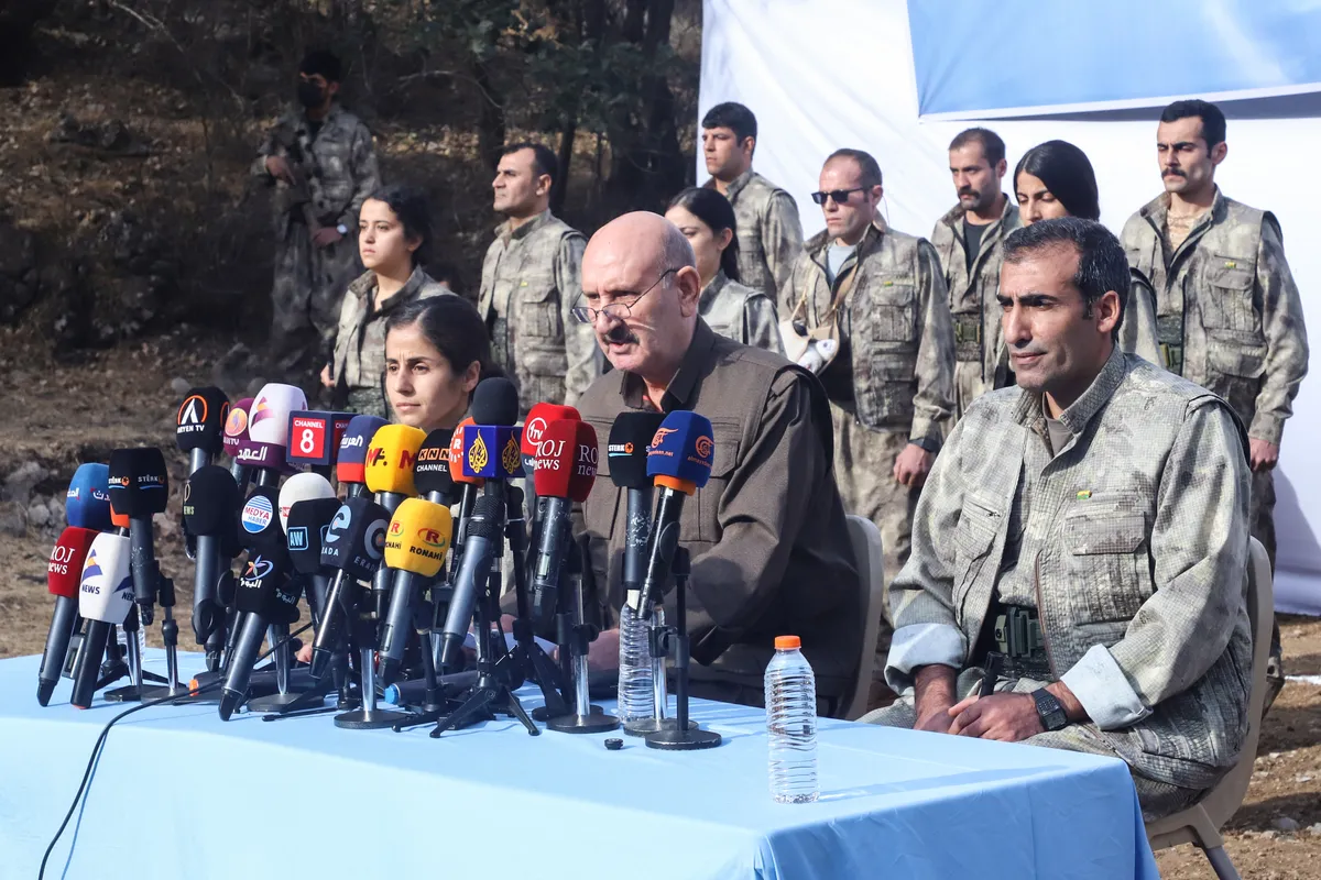 Lực lượng người Kurd PKK r&uacute;t khỏi Thổ Nhĩ Kỳ trong qu&aacute; tr&igrave;nh giải gi&aacute;p vũ kh&iacute;- Ảnh 1.