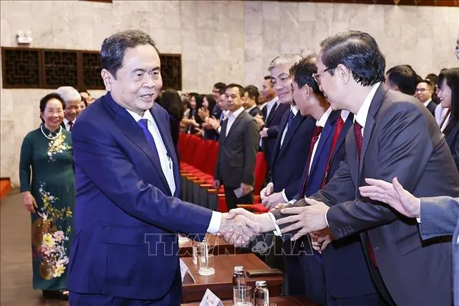 Chủ tịch Quốc hội Trần Thanh Mẫn dự Lễ trao Giải Nhân tài Đất Việt năm 2025 - Ảnh 1.