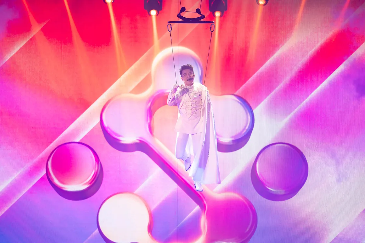 Chủ tịch KienlongBank kể chuyện thương hiệu bằng m&agrave;n tr&igrave;nh diễn &ldquo;hot&rdquo; như anh trai vượt ng&agrave;n ch&ocirc;ng gai - Ảnh 3.