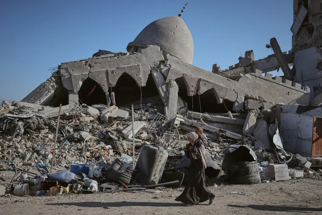 Israel tiến hành “cuộc tấn công có chủ đích” ở miền Trung Gaza- Ảnh 1.