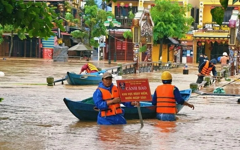 Phố cổ Hội An ngập lũ, sáng 27/10/2025.