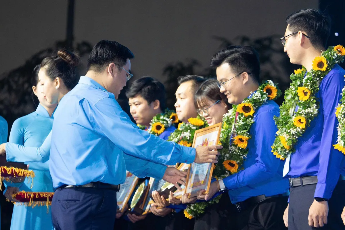  Vinh danh 33 thủ lĩnh thanh niên công nhân tiêu biểu 2025  - Ảnh 1.