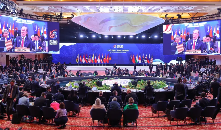 Thủ tướng: Hội nghị Cấp cao Đông Á cần đi đầu trong bảo vệ các nguyên tắc của luật pháp quốc tế, chủ nghĩa đa phương - Ảnh 1.