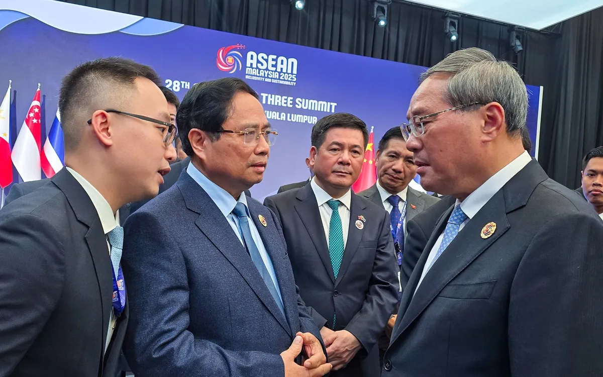 Thủ tướng Phạm Minh Chính gặp Thủ tướng Trung Quốc Lý Cường - Ảnh: BNG