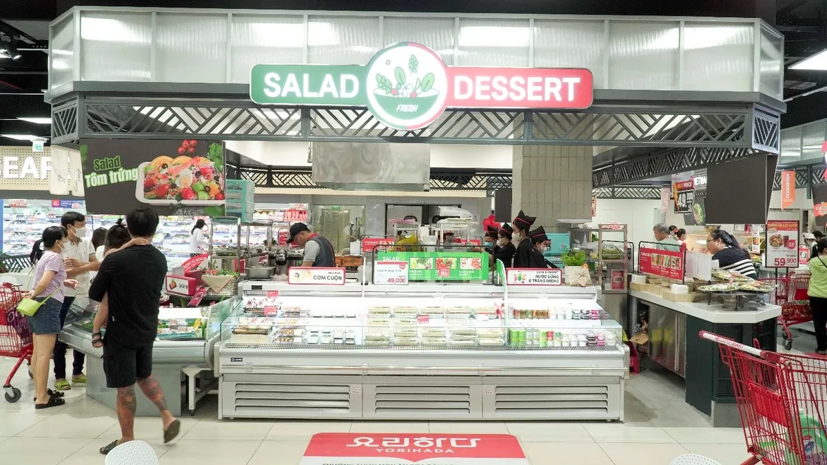 LOTTE MART Phan Thiết t&aacute;i xuất với m&ocirc; h&igrave;nh si&ecirc;u thị kiểu mẫu mới - Ảnh 2.