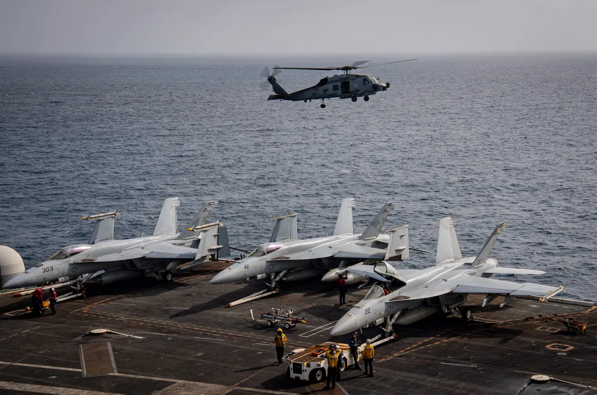 2 máy bay Hải quân Mỹ rơi liên tiếp trên Biển Đông - Ảnh 1.