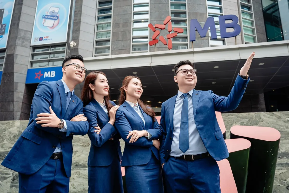 MB tăng trưởng bền vững, kiểm soát rủi ro hiệu quả, dẫn đầu chuyển đổi số toàn diện - Ảnh 1.