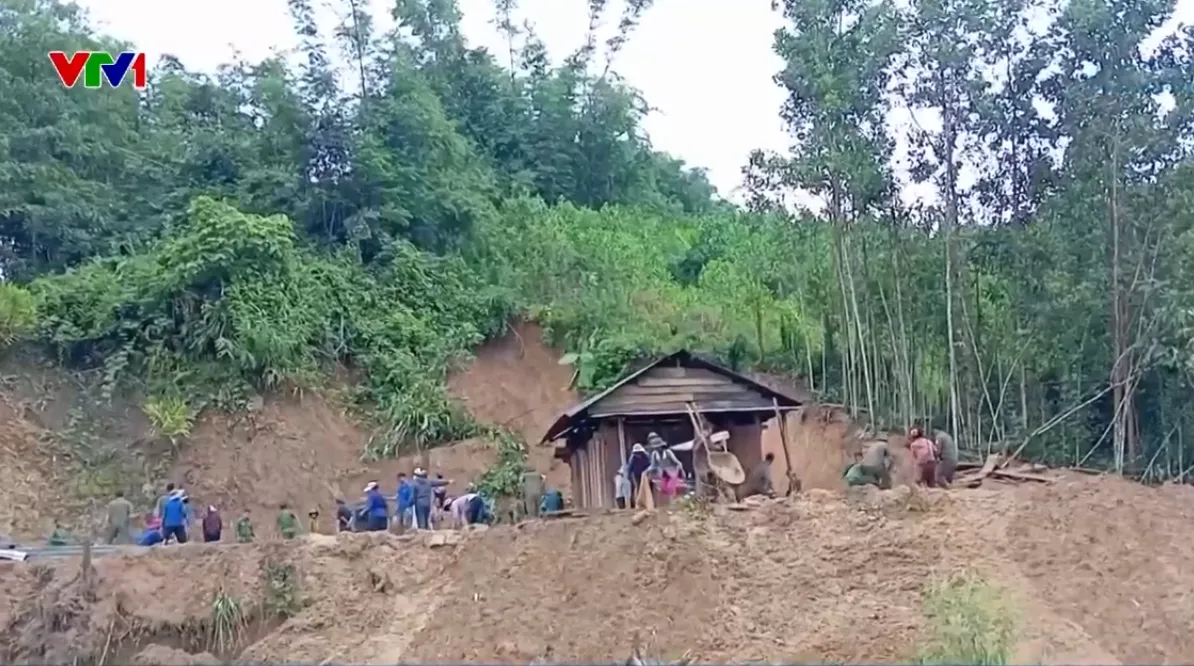 Nguy cơ sạt lở, ngập lụt do mưa lũ, Đà Nẵng di dời hàng trăm hộ dân đến nơi an toàn - Ảnh 2.