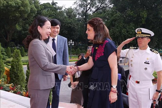 Ph&oacute; Chủ tịch nước V&otilde; Thị &Aacute;nh Xu&acirc;n hội kiến với Ph&oacute; Tổng thống Ecuador - Ảnh 1.