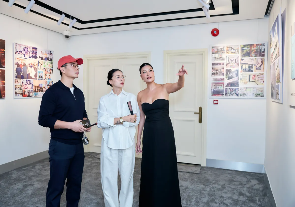 Ngô Thanh Vân tái xuất sau sinh tại triển lãm của Vũ Cẩm Nhung  - Ảnh 1.