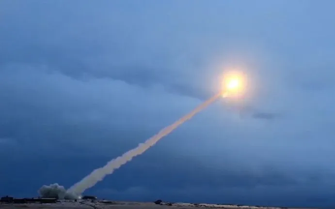 Ảnh chụp màn hình từ video cho thấy cuộc thử nghiệm tên lửa hành trình Burevestnik (Ảnh: Sputnik)