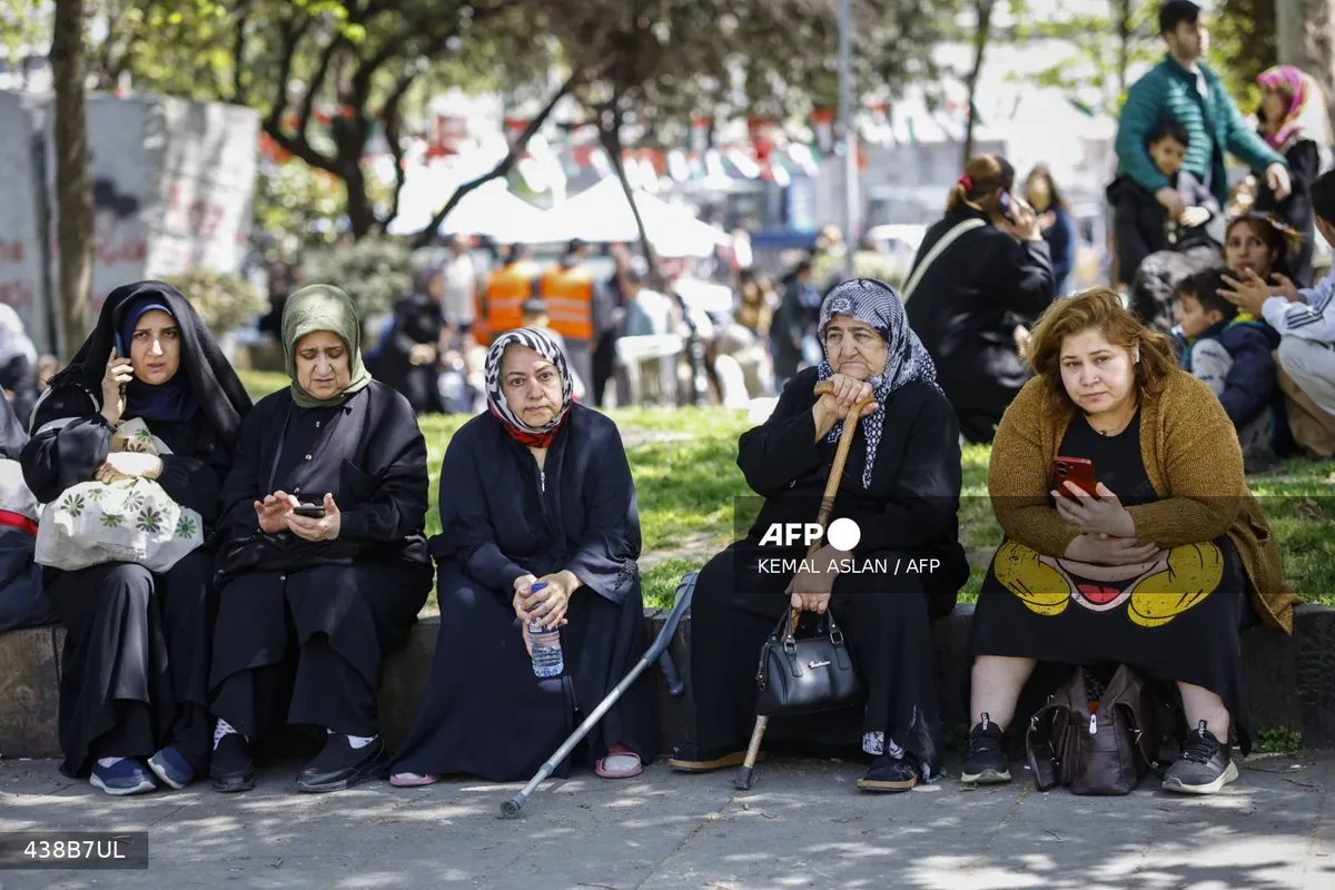 Động đất 6,1 độ rung chuyển Thổ Nhĩ Kỳ, nhiều tòa nhà bị hư hại - Ảnh 1.