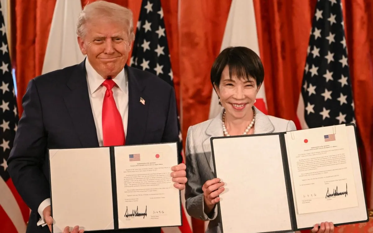 Tổng thống Trump và Thủ tướng Takaichi (bên phải) tại Hội nghị thượng đỉnh Nhật Bản - Mỹ ở Tokyo, ngày 28/10/2025 (Ảnh: AFP)