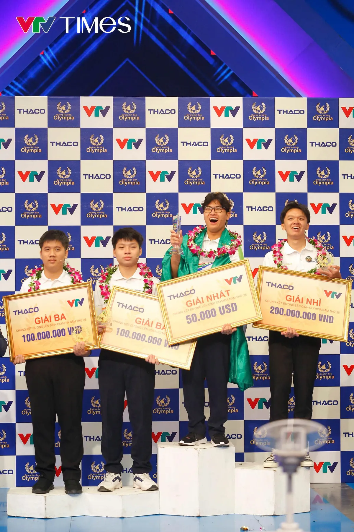 Hà Nội khen thưởng đột xuất cho Quán quân Olympia 2025 Bảo Khánh- Ảnh 5. Hà Nội khen thưởng đột xuất cho Quán quân Olympia 2025 Bảo Khánh- Ảnh 5.