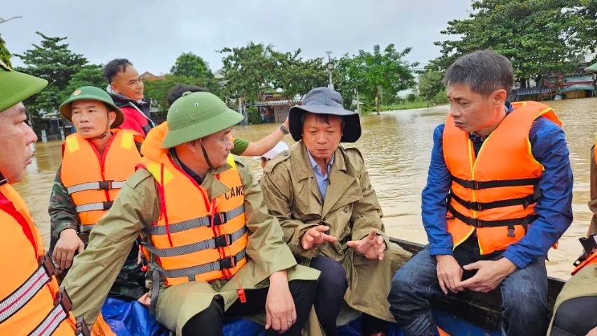 Đà Nẵng: Bí thư Thành ủy Lê Ngọc Quang chỉ đạo công tác ứng phó lũ lụt tại Hội An - Ảnh 1.