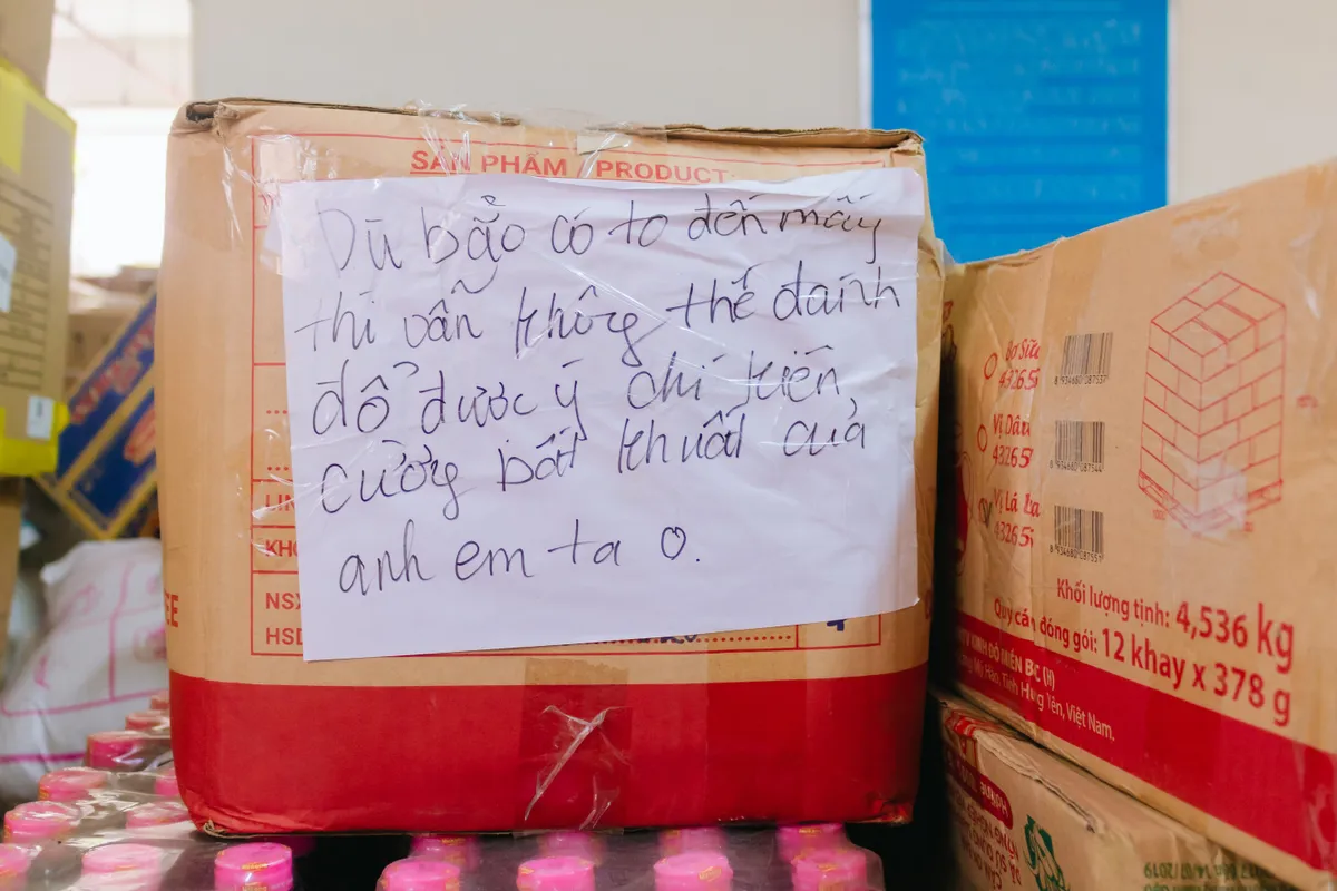 Thêm 70 tấn hàng từ TP Hồ Chí Minh gửi đến người dân vùng lũ - Ảnh 1.