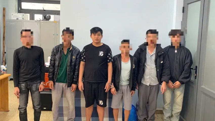 Thiếu nữ 15 tuổi đi xin việc, bị “tú ông” dụ dỗ bán dâm cho nhiều khách - Ảnh 1.