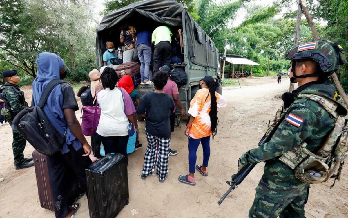 Chính quyền quân sự Myanmar đã bắt giữ hơn 10.000 công dân nước ngoài - bị cáo buộc nhập cảnh trái phép để tham gia các hoạt động lừa đảo trực tuyến (Ảnh: AFP)