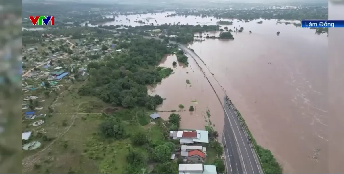 Khắc phục sạt lở núi ở tuyến Quốc lộ 24C - Ảnh 3.