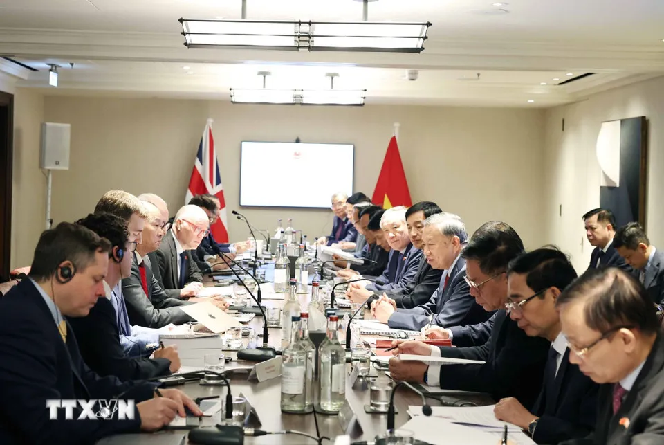 Tổng Bí thư Tô Lâm dự tọa đàm với các chuyên gia công nghệ về AI và Chip bán dẫn - Ảnh 2.