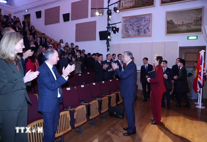 Tổng Bí thư: Đặt con người ở vị trí trung tâm của mọi chiến lược phát triển- Ảnh 1.