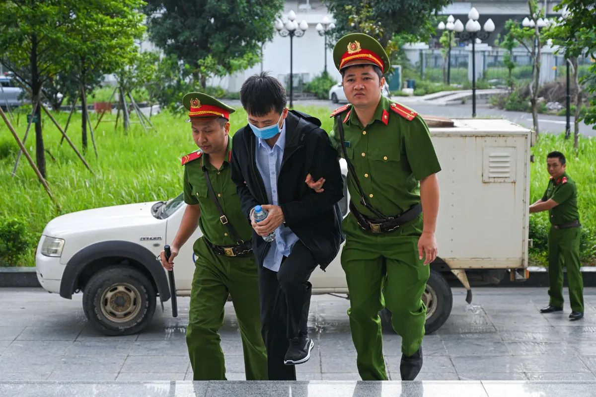 Hôm nay, 141 bị cáo hầu tòa trong vụ đánh bạc nghìn tỷ ở khách sạn Pullman Hà Nội - Ảnh 8.