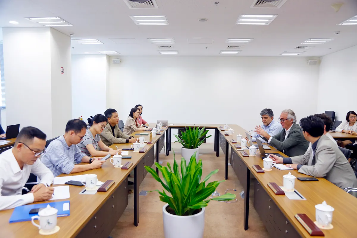 Đài THVN làm việc cùng đoàn làm phim The Meeting - Ảnh 1.