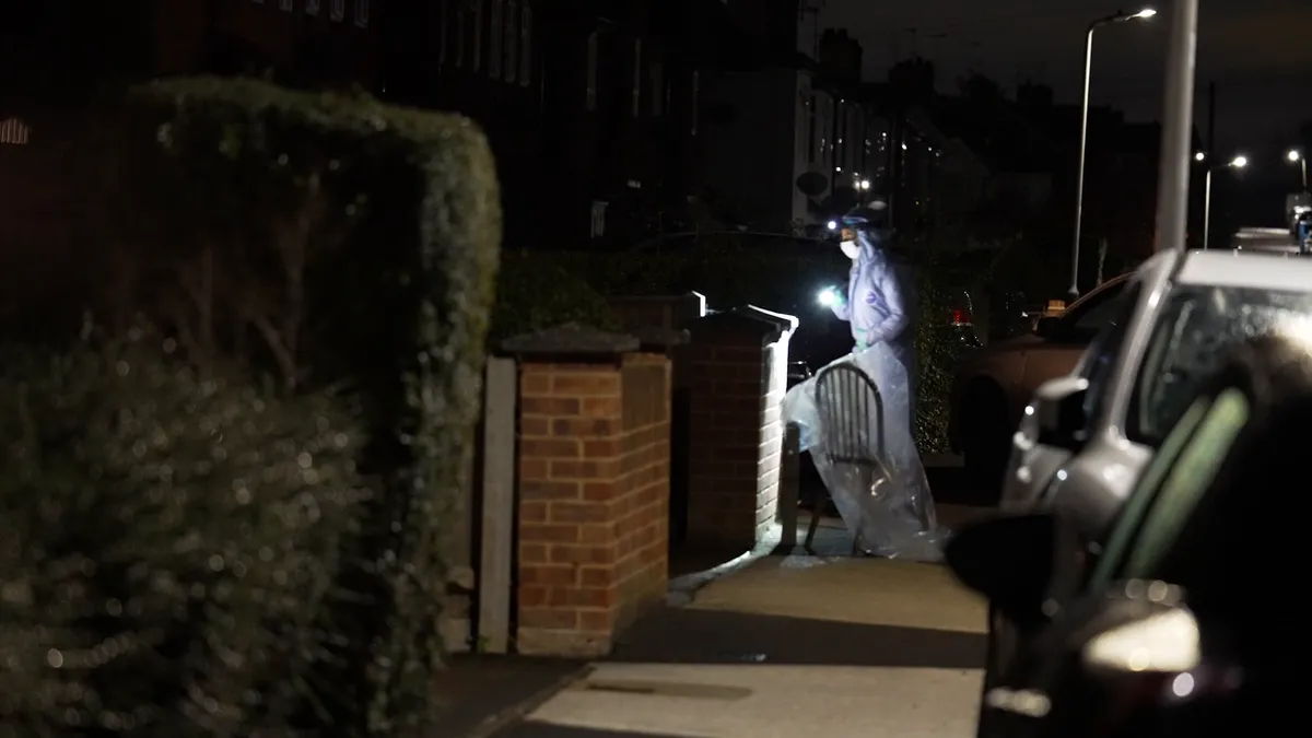 3 người bị đâm dao ở London (Anh), người đàn ông tử vong - Ảnh 2.