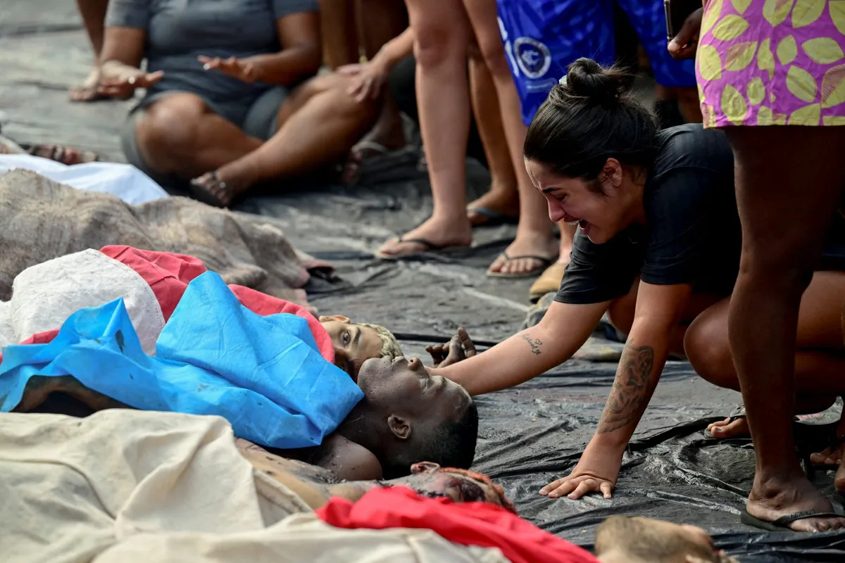 Chiến dịch truy quét tội phạm lớn nhất lịch sử Rio de Janeiro (Brazil) khiến ít nhất 64 người thiệt mạng - Ảnh 1.