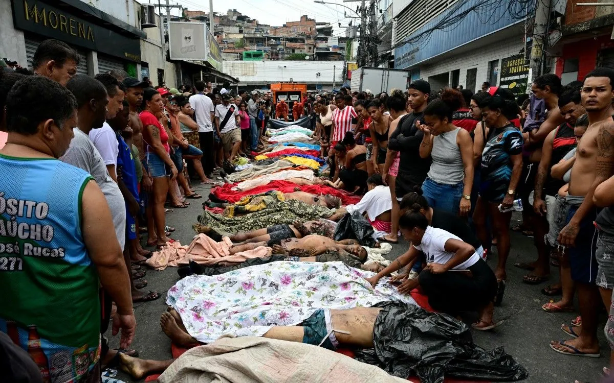 Thi thể những người thiệt mạng trong chiến dịch truy quét tội phạm lớn nhất lịch sử Rio de Janeiro hôm 28/10/2025 (Ảnh: AFP)