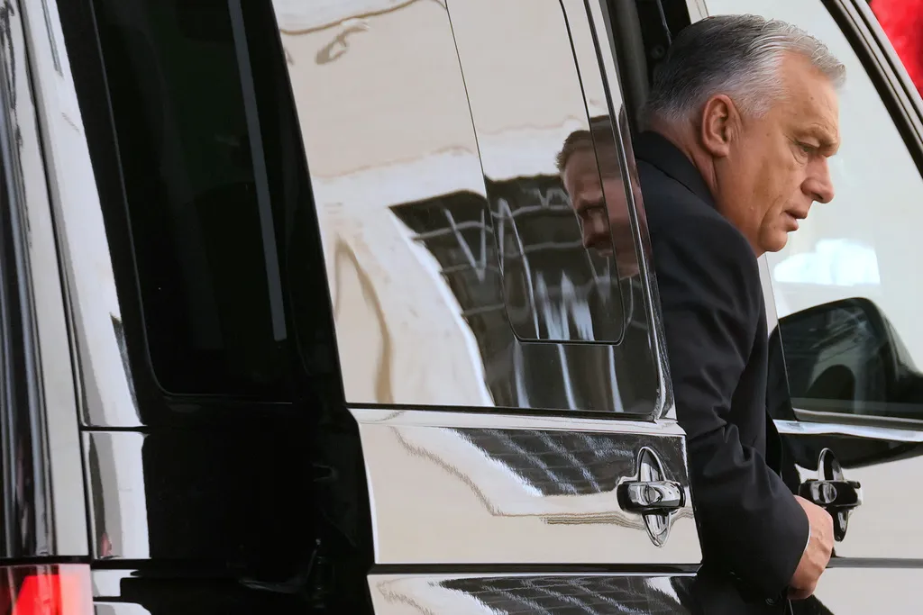 Thủ tướng Hungary nỗ lực đảo ngược lệnh trừng phạt của Mỹ đối với dầu mỏ Nga  - Ảnh 1.