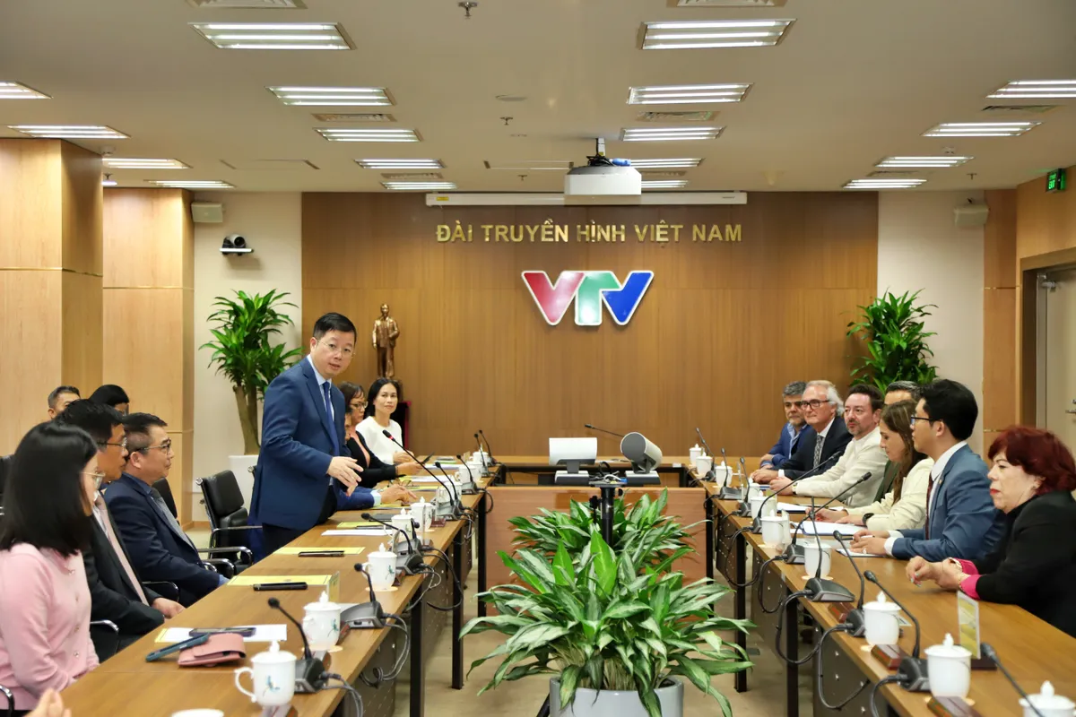 Đài THVN làm việc cùng đoàn làm phim The Meeting - Ảnh 2.