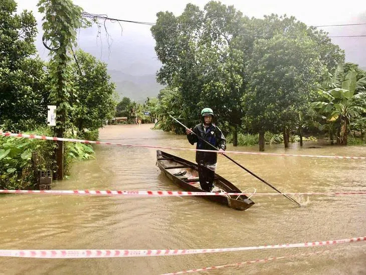 Theo dự báo, từ ngày 30/10, mưa lớn ở khu vực từ Huế - Quảng Ngãi có khả năng giảm dần. Theo dự báo, từ ngày 30/10, mưa lớn ở khu vực từ Huế - Quảng Ngãi có khả năng giảm dần.