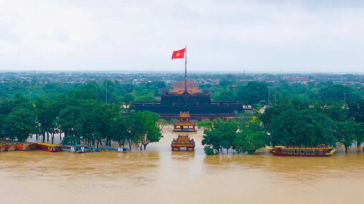  Huế: Thượng nguồn mưa lớn, nước  lũ sông Hương đang dâng cao trở lại - Ảnh 1.