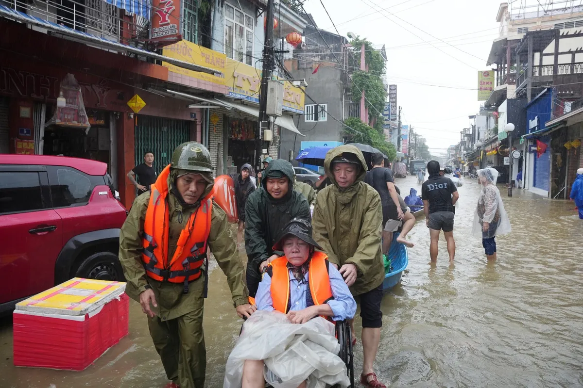 Miền Trung: Lũ trên các sông đang lên lại, trên báo động 3 - Ảnh 3.