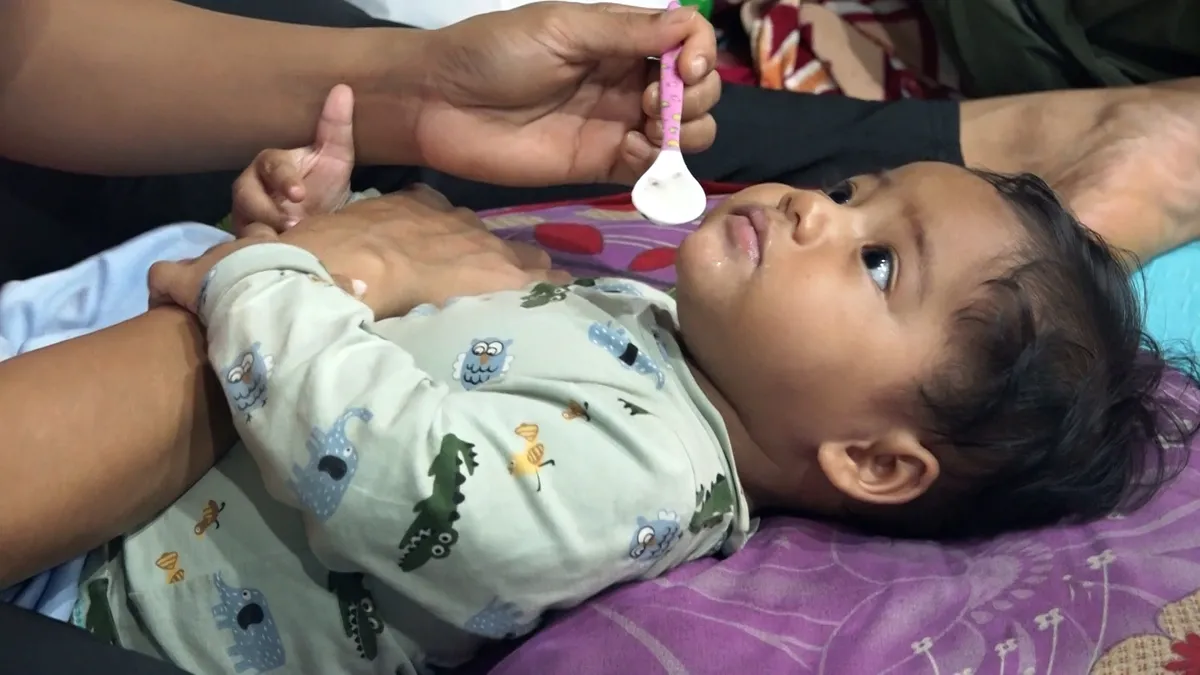 Đà Nẵng: Sơ tán khẩn cấp hơn 130 nhân khẩu ra khỏi vùng sạt lở nguy hiểm, lập "bếp ăn dã chiến" tại chỗ. - Ảnh 4.