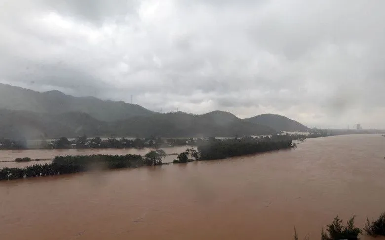 Ghe chở 9 người đi đám tang ở Đà Nẵng bị lật úp, 1 người mất tích - Ảnh 2.