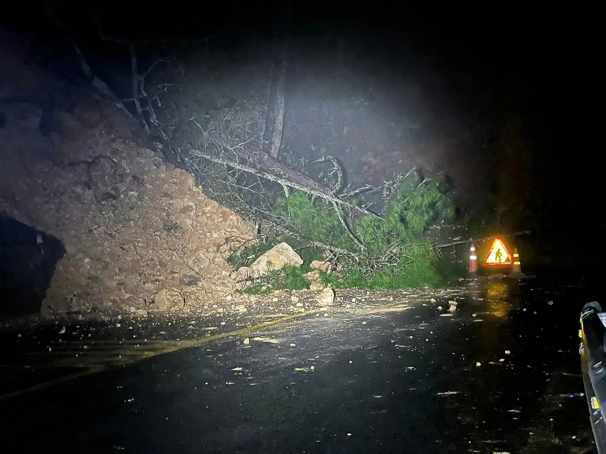 Lâm Đồng: Đèo D’ran sạt lở, sụt lún nghiêm trọng tạm ngưng lưu thông 2 chiều - Ảnh 1.