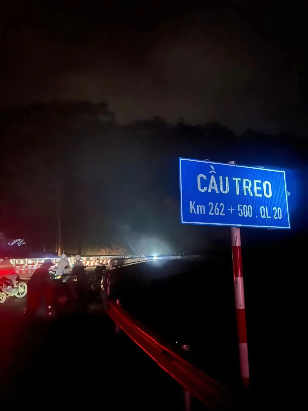 Lâm Đồng: Đèo D’ran sạt lở, sụt lún nghiêm trọng tạm ngưng lưu thông 2 chiều - Ảnh 2.