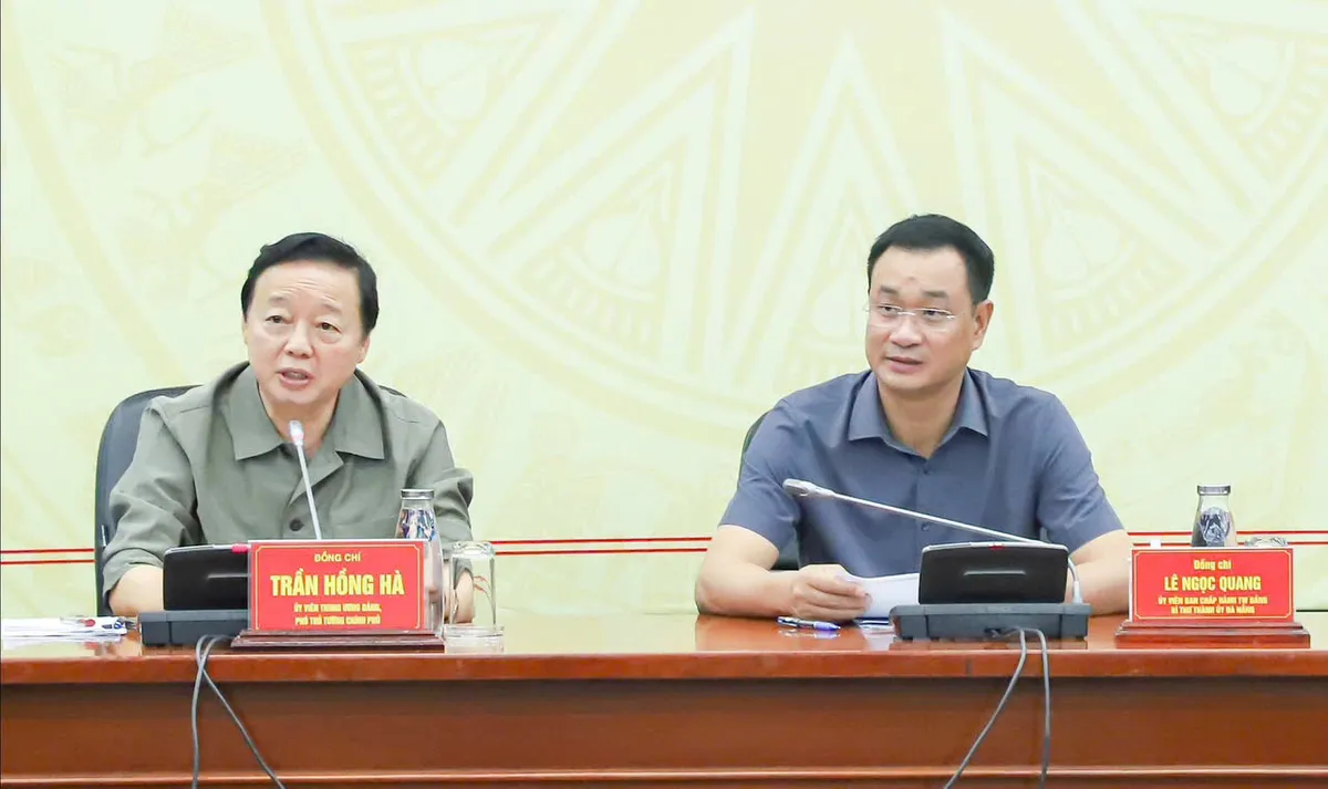 Phó Thủ tướng Chính phủ Trần Hồng Hà họp khẩn chỉ đạo công tác ứng phó mưa lũ lịch sử tại Đà Nẵng - Ảnh 1.