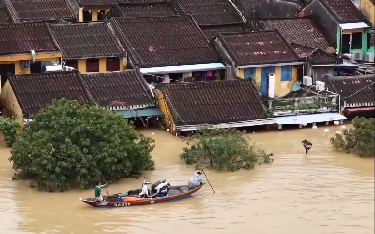Phố cổ Hội An (TP. Đà Nẵng) nhiều ngày ngập sâu.