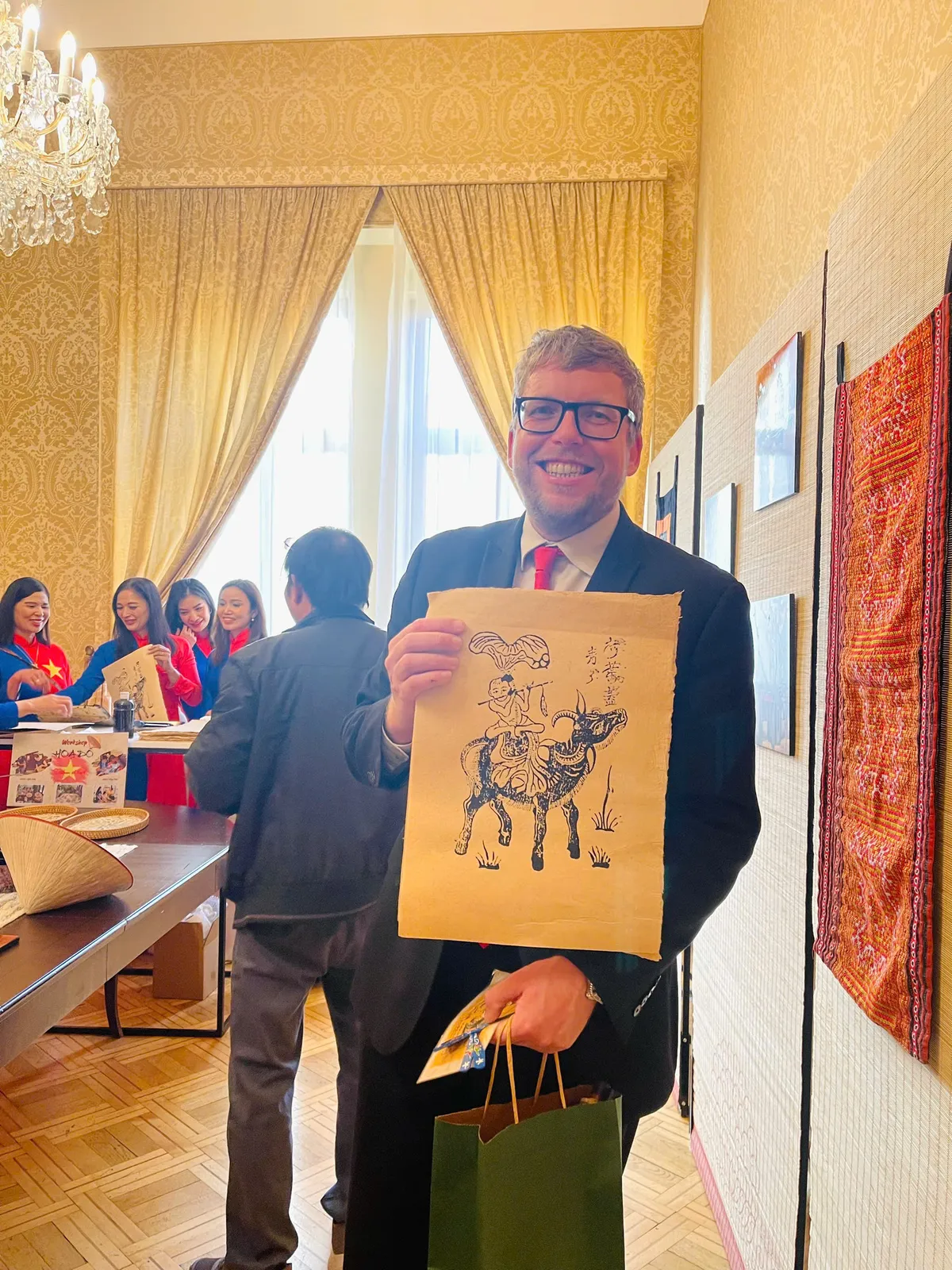 Trưng bày Di sản văn hóa Việt Nam tại Praha - Ảnh 3.