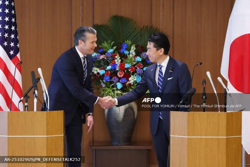 Mỹ hoan nghênh Nhật Bản tăng chi tiêu quốc phòng và hợp tác sản xuất tên lửa chung - Ảnh 1.
