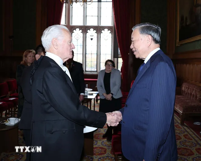 Tổng Bí thư Tô Lâm hội kiến Chủ tịch Thượng viện Anh John Mcfall - Ảnh 1.