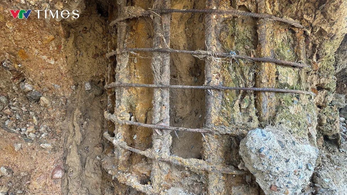 Cận cảnh trụ cầu sông Lô (Phú Thọ) bị hư hỏng sau 10 năm đưa vào sử dụng - Ảnh 2.