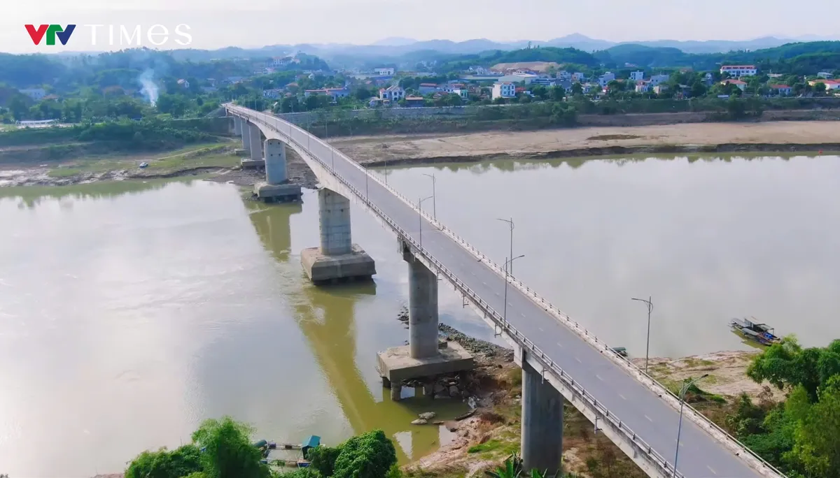 Cận cảnh trụ cầu sông Lô (Phú Thọ) bị hư hỏng sau 10 năm đưa vào sử dụng - Ảnh 6.